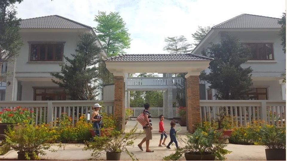 Vườn xoài ngày nay thu hút du khách bởi... đẹp, độc, lạ - 7
Khu “village” nghỉ dưỡng mở rộng thêm nhiều dịch vụ, nâng cao chất lượng.