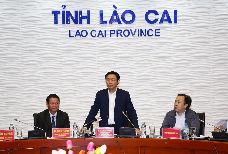 Phó Thủ tướng thị sát hai dự án thua lỗ nghìn tỷ tại Lào Cai - 1 Phó Thủ tướng chỉ đạo tại buổi làm việc với lãnh đạo tỉnh Lào Cai