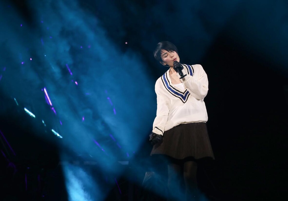 Tạ Đình Phong vắng mặt trong show diễn trở lại của Vương Phi - 10
Live show Fantasy A diễn ra tại Thượng Hải có sự chứng kiến của nhiều đồng nghiệp thân thiết trong làng giải trí. Đó là Chương Tử Di, Triệu Vy, Eason Chan, Lưu Gia Linh... Tuy nhiên, người ta không tìm thấy Tạ Đình Phong, bạn trai hiện tại của Vương Phi dưới hàng ghế khán giả.