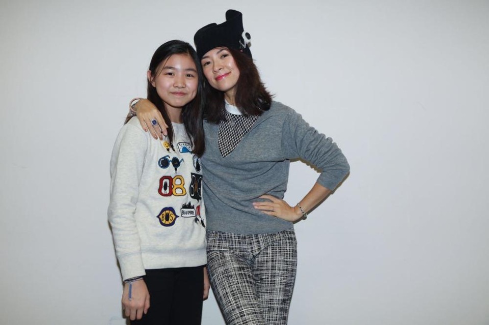 Tạ Đình Phong vắng mặt trong show diễn trở lại của Vương Phi - 20
Chương Tử Di và con riêng của chồng cô cũng là khán giả của Vương Phi.