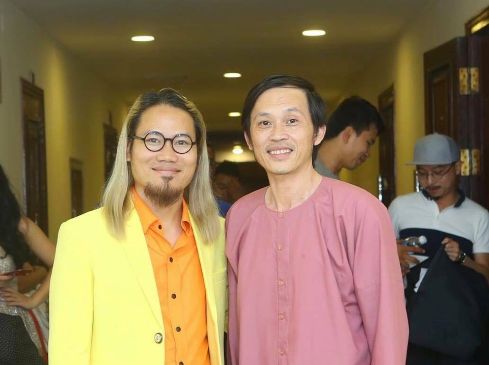 Nghệ sĩ Vượng “râu”: “Trường Giang, Trấn Thành từ giờ đến hết nghề vẫn mãi như thế” - 2 Nghệ sĩ Vượng râu và NSƯT Hoài Linh trong hậu trường lievshow ca sĩ Hồ Quang 8.