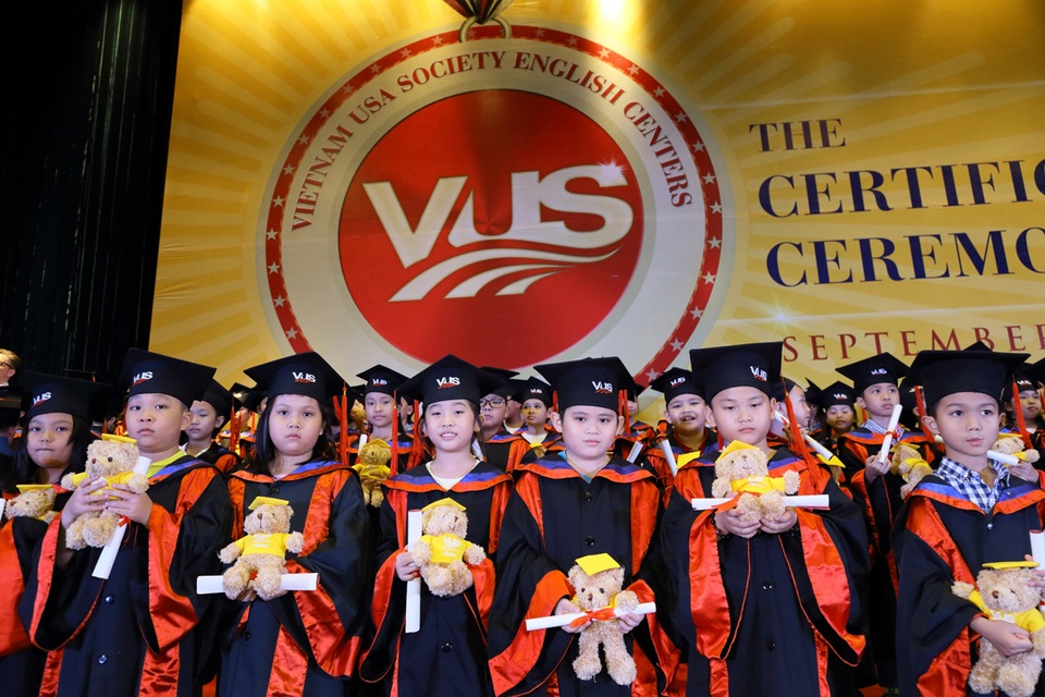 Đến tháng 9/2017 đã có 95.297 học viên VUS nhận chứng chỉ Anh ngữ quốc tế - 1 Đến tháng 9/2017 đã có 95.297 học viên VUS nhận chứng chỉ Anh ngữ quốc tế - 1