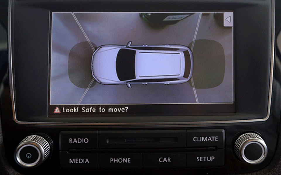 Giảm giá hàng trăm triệu đồng - Volkswagen Touareg tăng độ hấp dẫn - 11
Hệ thống camera toàn cảnh với các chế độ hiển thị khác nhau là thế mạnh của Volkswagen Touareg.
