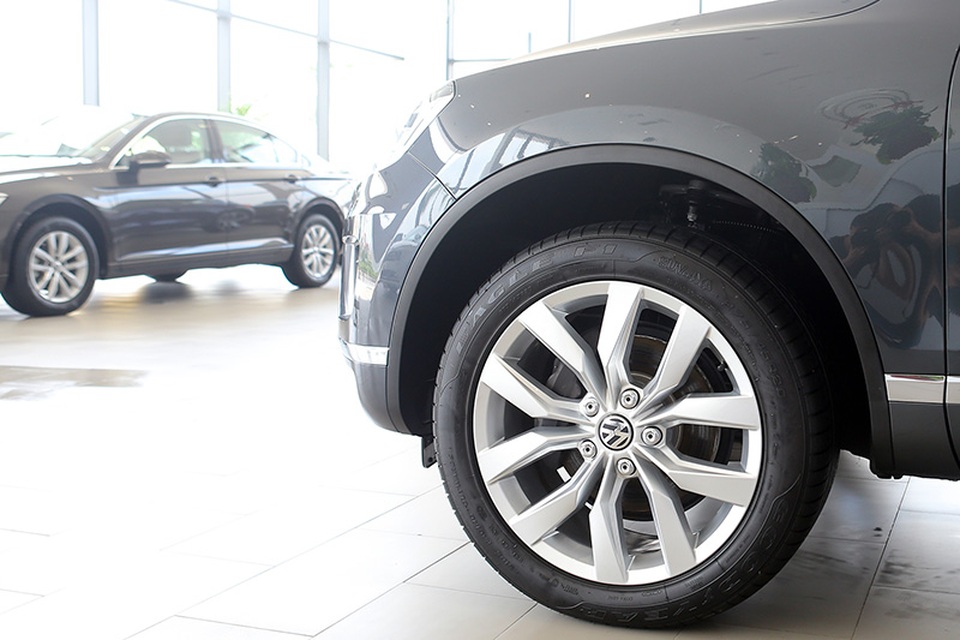 Giảm giá hàng trăm triệu đồng - Volkswagen Touareg tăng độ hấp dẫn - 18 Giảm giá hàng trăm triệu đồng - Volkswagen Touareg tăng độ hấp dẫn - 18