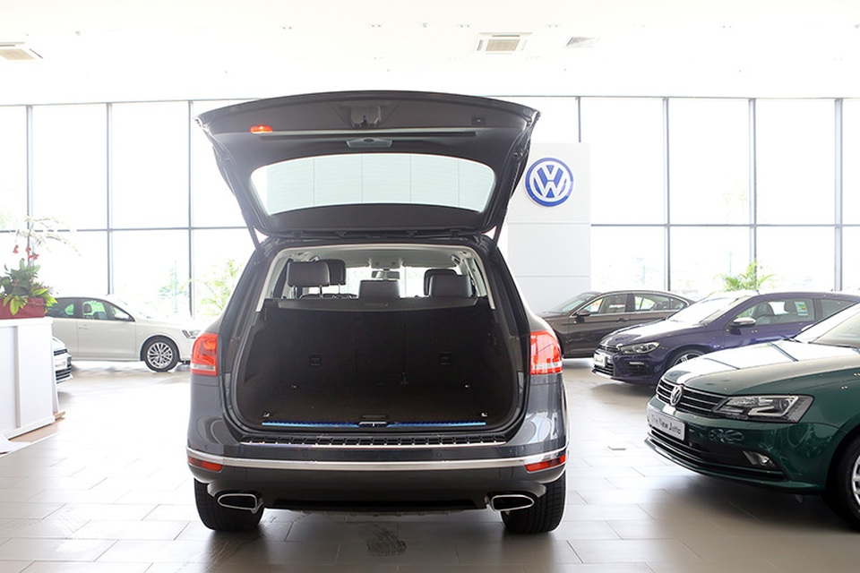 Giảm giá hàng trăm triệu đồng - Volkswagen Touareg tăng độ hấp dẫn - 17 Giảm giá hàng trăm triệu đồng - Volkswagen Touareg tăng độ hấp dẫn - 17