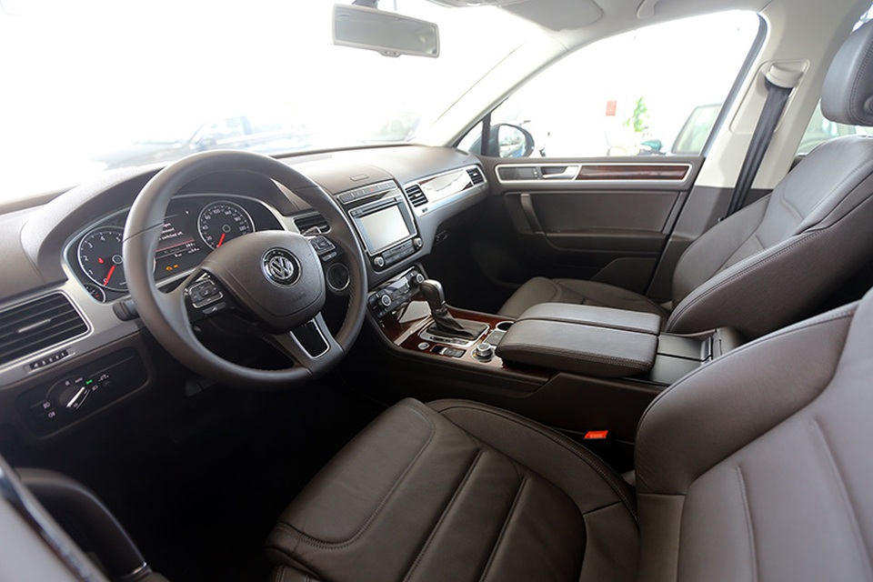 Giảm giá hàng trăm triệu đồng - Volkswagen Touareg tăng độ hấp dẫn - 9 Giảm giá hàng trăm triệu đồng - Volkswagen Touareg tăng độ hấp dẫn - 9