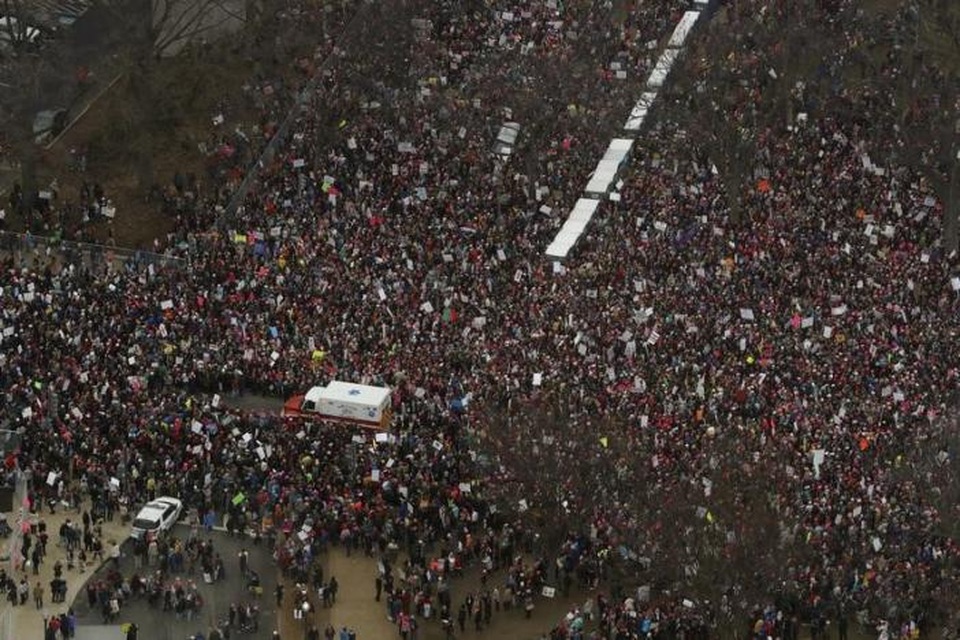 Tại Mỹ, các cuộc tuần hành của phụ nữ diễn ra tại nhiều khu vực như Trenton, Chicago, Cincinnati, New York, Nam Carolina,… Phong trào Women’s March thậm chí còn tập hợp được nhiều nam giới tham gia. (Ảnh: Reuters)