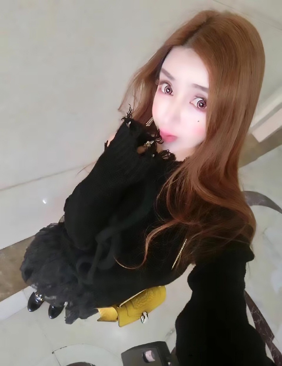 Người mẫu nóng bỏng tố bạn trai đấm suýt... vỡ ngực mình - 3 Người mẫu nóng bỏng tố bạn trai đấm suýt... vỡ ngực mình - 3