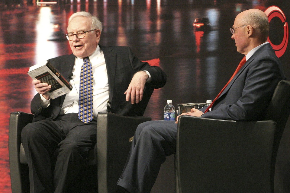 Thói quen hằng ngày kì lạ của 6 tỷ phú thế giới - 2
Tỷ phú Warren Buffett dùng 80% thời gian trong ngày để đọc sách. (Nguồn: The Wall Street Journal)
