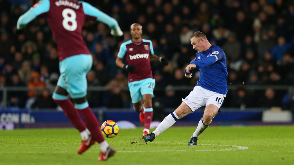 Theo bình chọn của tờ ESPN, pha lập công của Wayne Rooney vào lưới West Ham ở mùa giải này là bàn thắng đẹp nhất năm 2017. Bàn thắng này được “gã Shrek” thực hiện từ cự ly tới 65 mét.