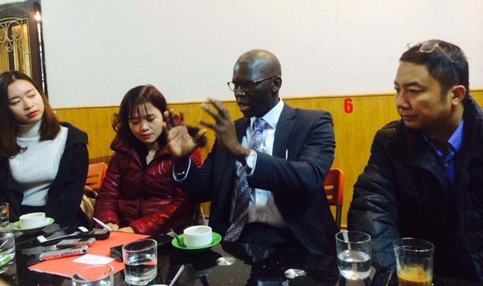 Giám đốc WB Việt Nam: “Người cố tình lấn làn, xe buýt nhanh không thể nào nhanh được!” - 1
Giám đốc WB Việt Nam trao đổi với báo chí về xe buýt nhanh của Việt Nam