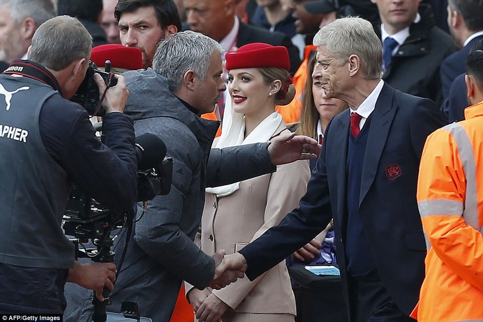 Mourinho lần đầu thua Wenger ở Premier League, MU đứt kỷ lục bất bại - 1 Mourinho lần đầu thất bại trước Wenger ở Premier League