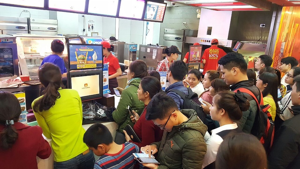 Bất chấp mưa to, Isaac, Emily, Hạnh Sino vẫn hết mình cùng khán giả Thanh Hoá - 11