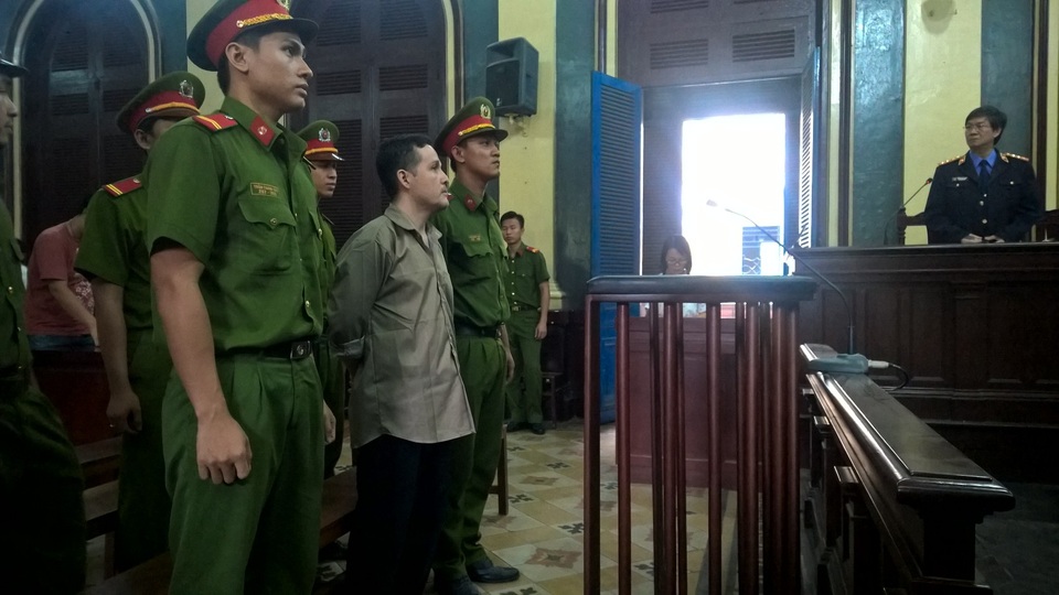 Mang 56 kg ma túy vào Việt Nam, doanh nhân ngoại quốc lãnh án tử - 1 Bị cáo Bernal lãnh án tử hình.