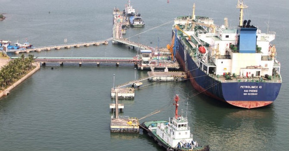 Nhập xăng dầu tăng mạnh, nhập siêu 100 triệu USD tháng đầu năm - 1 Nhập khẩu xăng dầu tăng mạnh góp phần tăng nhập siêu trong tháng đầu tiên năm mới 2017