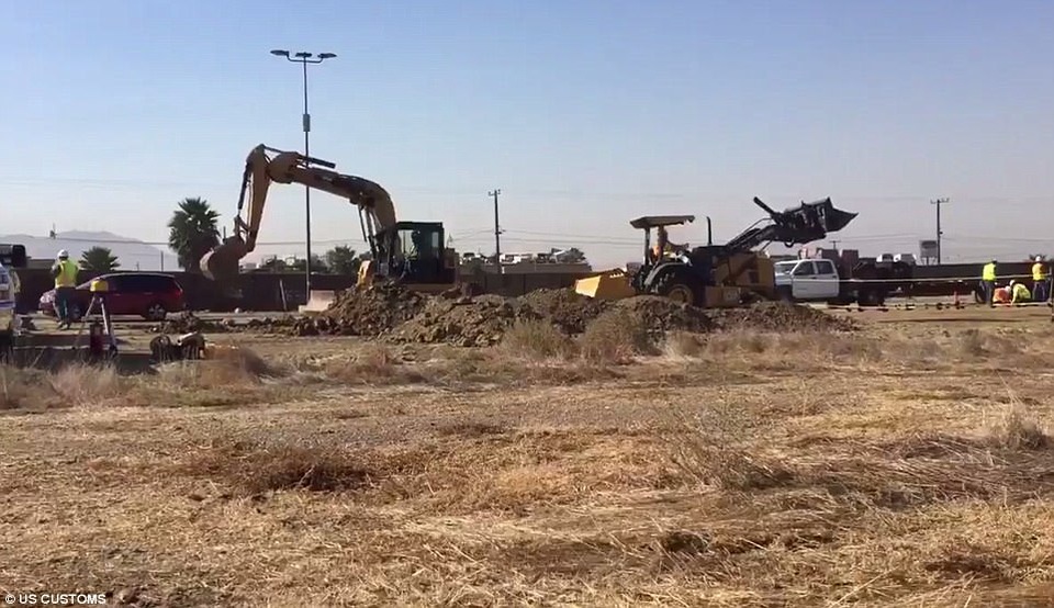 Mỹ xây dựng thí điểm tường biên giới với Mexico - 1 Công trường xây dựng các bức tường biên giới thí điểm (Ảnh: Hải quan Mỹ)