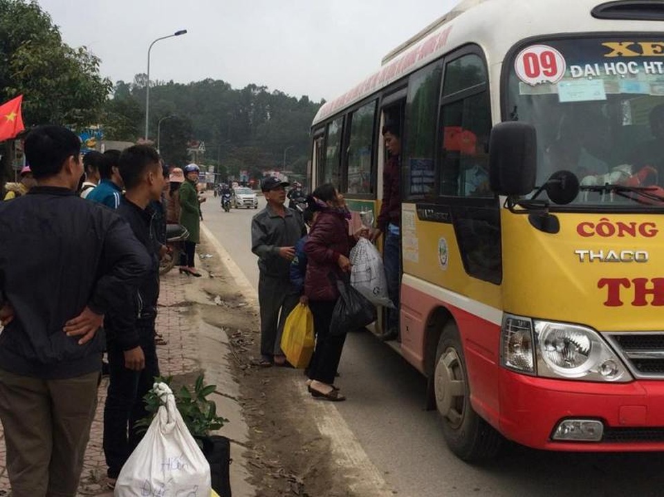 Vã mồ hôi đi xe buýt ngày đầu năm - 3 Vã mồ hôi đi xe buýt ngày đầu năm - 3