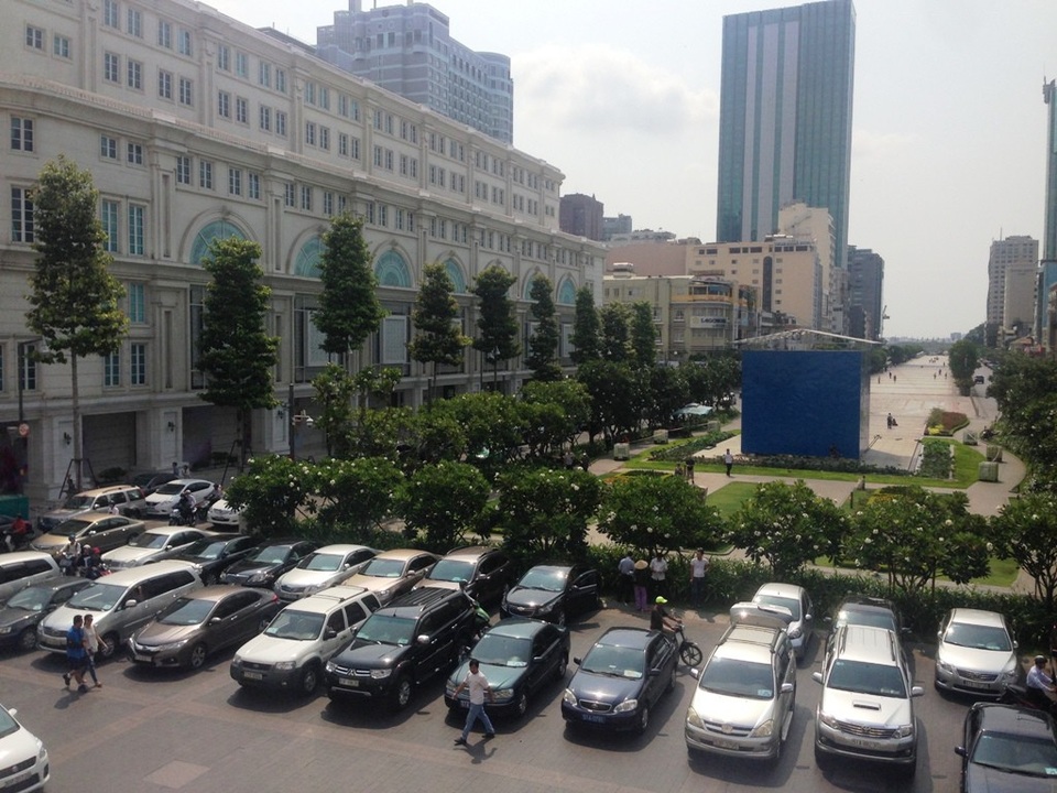 TPHCM thí điểm khoán tiền thuê xe công - 1 Năm 2018, TPHCM sẽ thí điểm khoán tiền thuê xe công cho cán bộ