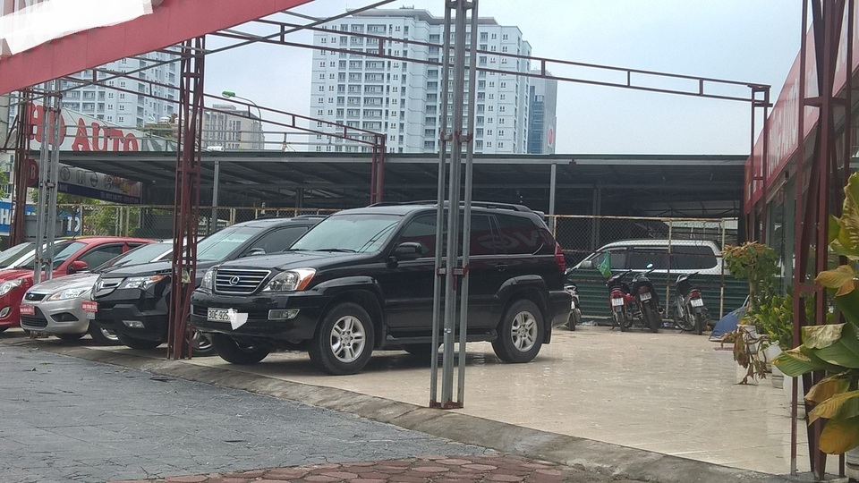 Dân bán xe hơi "ngồi chơi xơi nước" tháng cô hồn - 1 Vắng lặng tại nhiều điểm kinh doanh xe trong tháng cô hồn