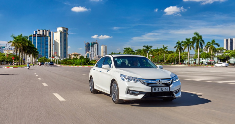 Mua xe ô tô Honda, có cơ hội trúng Accord - 4 Honda Accord được nhập khẩu từ Thái Lan