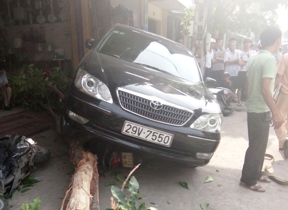 
Hiện trường ngổn ngang.
