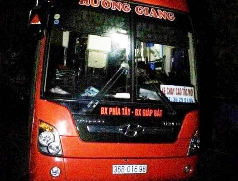 Xe khách 45 chỗ nhồi 94 người bị CSGT Ninh Bình bắt giữ.