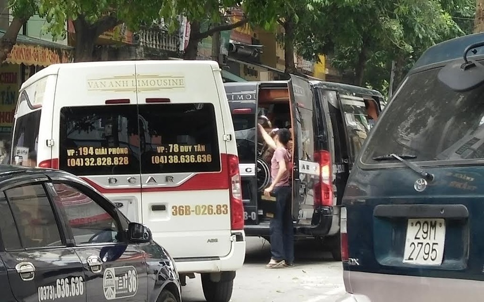 Xe khách “trá hình” hoạt động rầm rộ ở Thanh Hóa - 4 Cơ quan chức năng cho rằng để xử lý xe này là rất khó