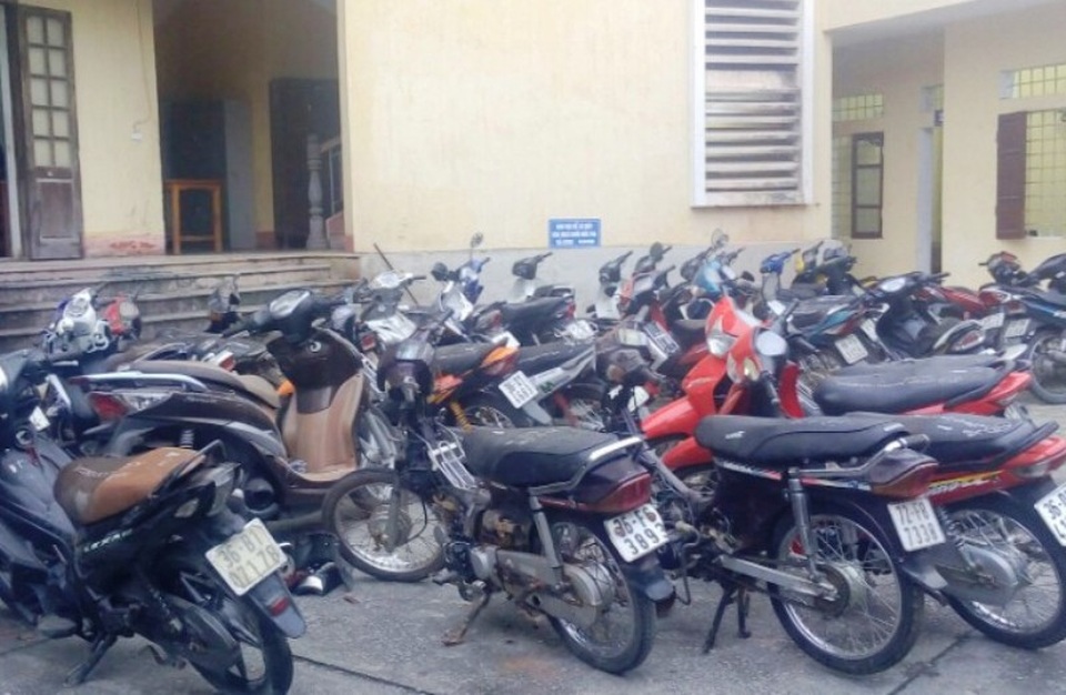Bắt một đối tượng nghi trộm cắp chuyên nghiệp, thu giữ hơn 30 xe máy - 1 Cơ quan Công an đã thu giữ nhiều xe máy và động cơ xe máy tháo rời tại một địa điểm mua, bán xe máy cũ, ở một xã trên địa bàn huyện Thọ Xuân