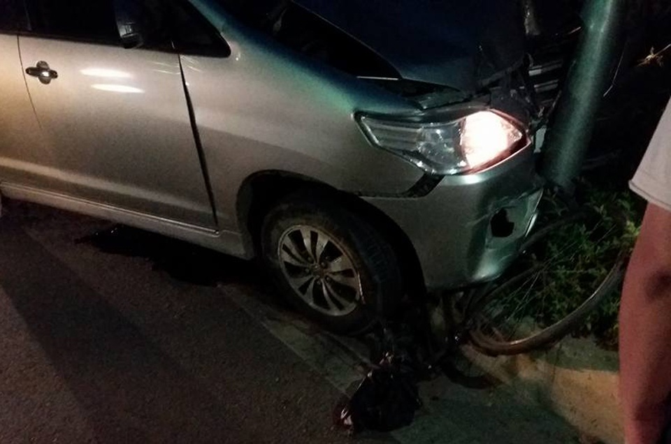 Hà Nội: Ô tô 7 chỗ tông hàng loạt xe máy, 3 người nhập viện - 2 Hiện trường vụ tai nạn (Ảnh bạn đọc cung cấp).