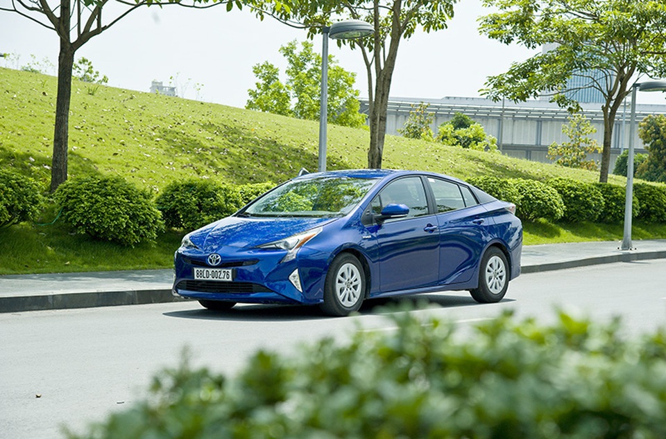 Toyota đặt cược vào công nghệ hybrid tại Việt Nam - 1
Mẫu Toyota Prius hybrid