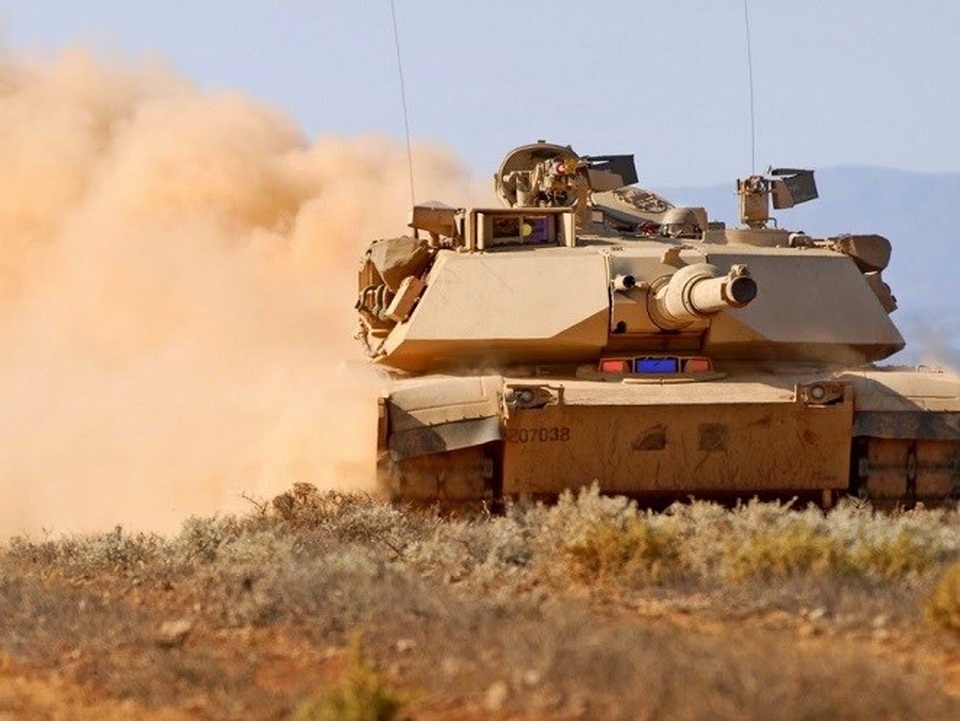 Vũ khí nào giúp Armata T-14 dễ dàng "bắt nạt" xe tăng Mỹ? - 9
Ngay cả khi T-14 khóa mục tiêu được M1A2 ở khoảng cách xa, chiếc xe tăng Mỹ cũng không phải đành chịu chết. Lớp bảo vệ của xe tăng M1A2 đã được gia cố bằng giáp phản ứng nổ và uranium nghèo, vốn được coi là tốt nhất thế giới. 