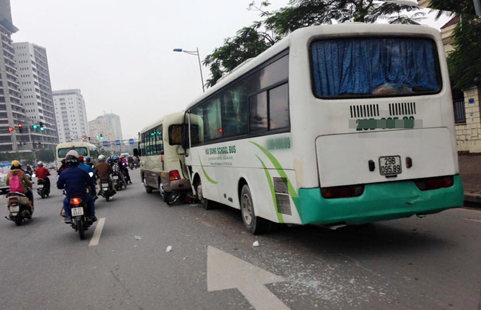 Hà Nội: Xe tang gây tai nạn liên hoàn, 1 người tử vong - 1 Hà Nội: Xe tang gây tai nạn liên hoàn, 1 người tử vong - 1