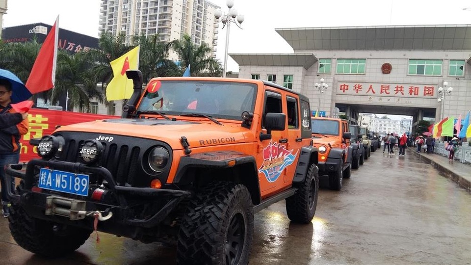 Độc giả Dân Trí lo ngại việc cho phép người Trung Quốc tự lái xe vào Lạng Sơn - 1 Xe tự lái Trung Quốc vào Móng Cái (Quảng Ninh)