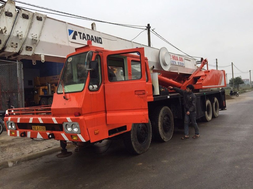 Trắng tay sau giấc mơ tỷ phú tại “trái tim kinh tế” Vũng Áng - 3 Mua với giá 2,7 tỷ đồng, nhưng do không có việc, lo ngại máy móc bị hỏng và áp lực nợ nần, buộc anh L. phải chấp nhận bán một trong hai chiếc máy cẩu này với giá 1,1 tỷ đồng.