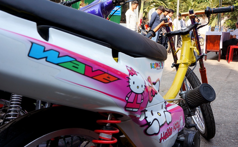 
Một chiếc xe được quái xế độ lại, có thể chạy trên 120km/h.
