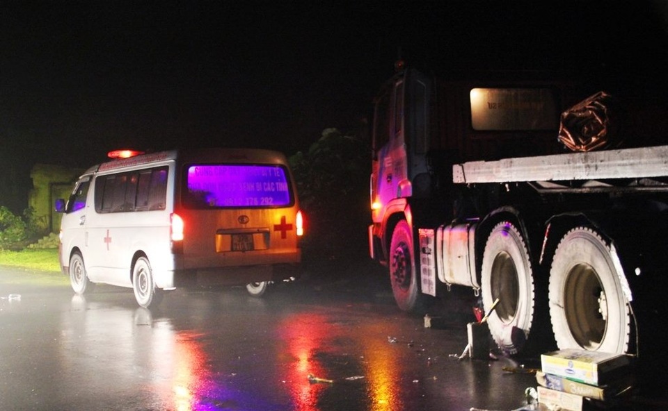 
Hiện trường vụ tai nạn thương tâm làm hai vợ chồng chết.
