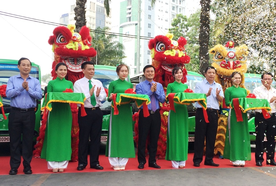 Khai trương 3 tuyến xe buýt điện tại TPHCM