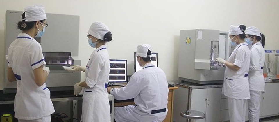 Kết quả xét nghiệm ADN và cái giá "một tỷ đô" khiến khách sững sờ - 2 Trong phòng xét nghiệm ADN không thiếu những câu chuyện bất ngờ (Ảnh: Nhân vật cung cấp)
