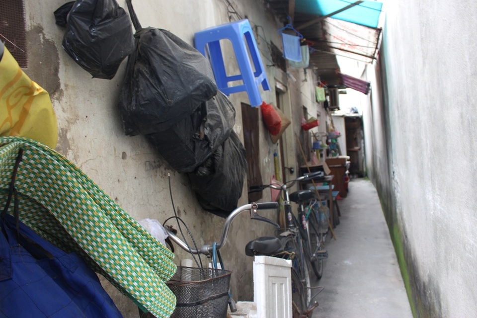 Quay quắt những mảnh đời ở xóm chạy thận - 1 Người trong xóm chạy thận chủ yếu làm xe ôm, nhặt đồng nát để kiếm sống.