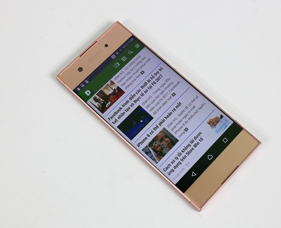 Đập hộp smartphone tầm trung Sony Xperia XA1 sở hữu camera 23 MP - 14 Máy khởi chạy Android 7.0 và tích hợp nguồn pin 2.300 mAh.