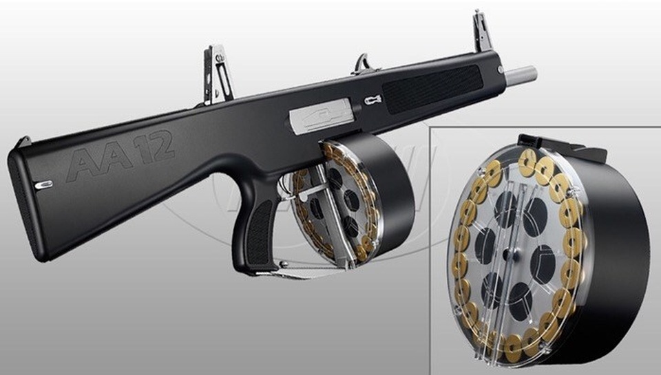 Điểm mặt một số vũ khí đáng kinh ngạc chỉ có trong quân đội Mỹ - 10
Súng Shotgun AA12 Atchisson Assault trang bị cho các lực lượng vũ trang Mỹ với trọng lượng rỗng là 4.76 kg và trọng lượng khi nạp đạn với băng tiếp đạn Drum 32 viên FRAG-12 là 7.3 kg. AA-12 có khả năng bắn được ngay cả khi bị vùi dưới cát, thậm chí là khi bị ngập trong nước, súng vẫn có thể khai hỏa mà vẫn giữ được uy lực như trong điều kiện bình thường.