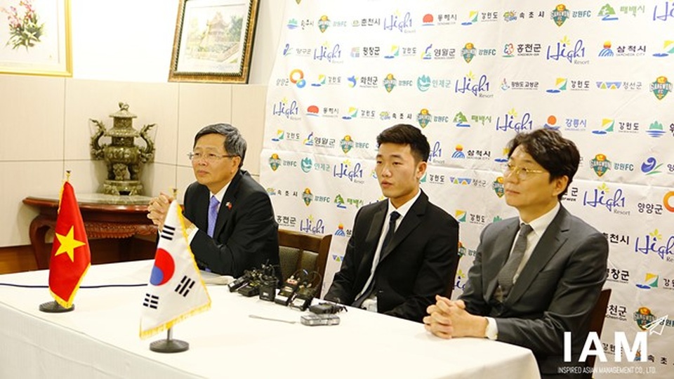 Xuân Trường háo hức chờ ngày xỏ giày tại Gangwon FC - 1
Xuân Trường háo hức được ra sân trong màu áo Gangwon FC