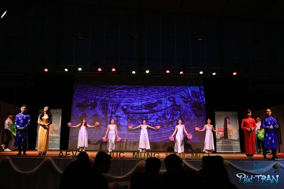 Gala Tết 2017 của DHS Việt tại Toulouse: Xuân rực rỡ, Tết ngập tràn - 9 Gala Tết 2017 của DHS Việt tại Toulouse: Xuân rực rỡ, Tết ngập tràn - 9