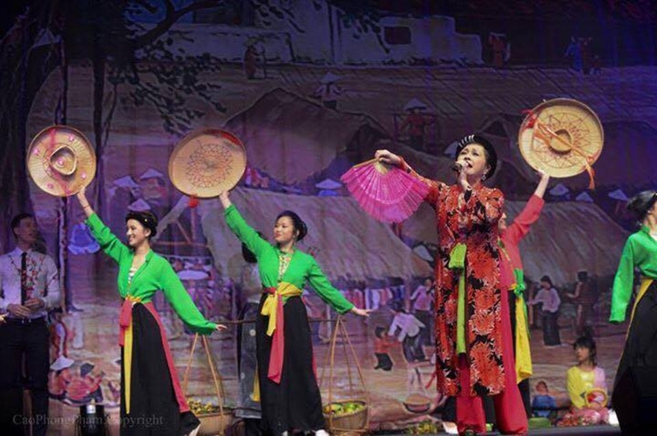 Nghệ sĩ Việt mang sắc xuân Việt Nam đến với kiều bào Pháp - 7 Nghệ sĩ Việt mang sắc xuân Việt Nam đến với kiều bào Pháp - 7