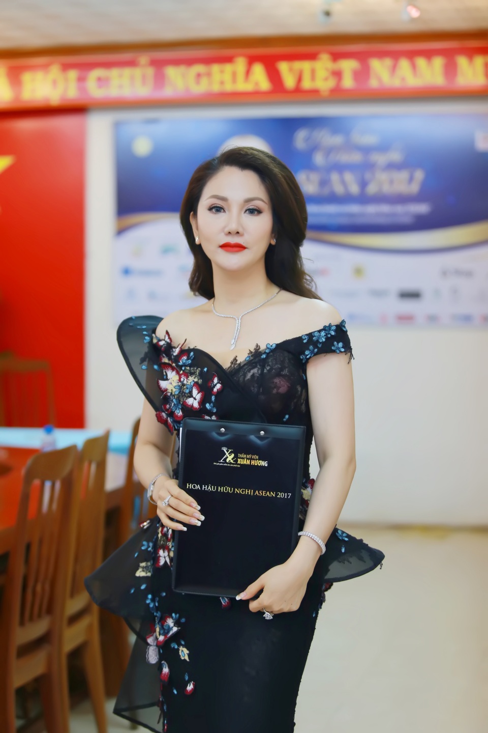 “Phụ nữ phải đẹp lên mỗi ngày để không ngừng tỏa sáng” - 1