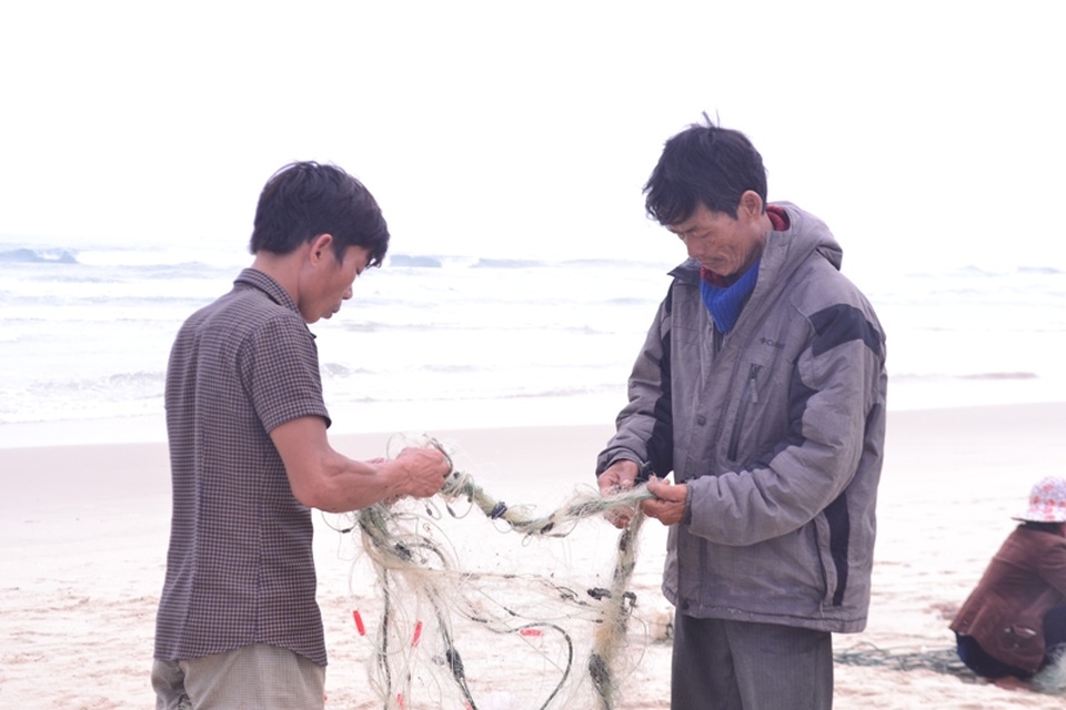 Quảng Trị: Gác chuyện vui xuân, người dân khẩn trương làm việc - 6 Quảng Trị: Gác chuyện vui xuân, người dân khẩn trương làm việc - 6