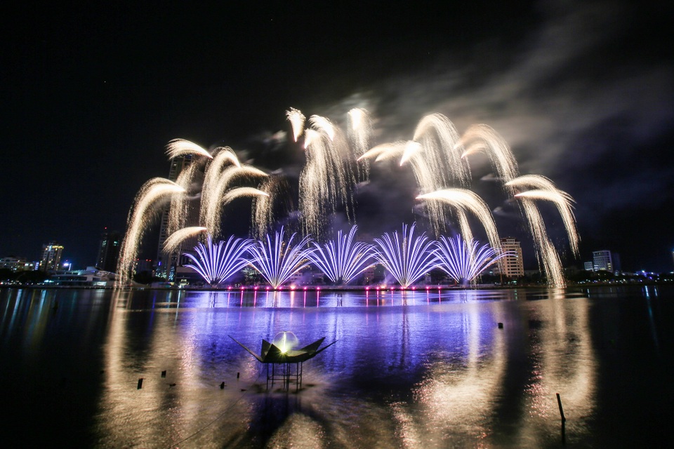 Anh, Úc, Ý sẽ cùng tranh ngôi quán quân pháo hoa ở Đà Nẵng - 7 Anh, Úc, Ý sẽ cùng tranh ngôi quán quân pháo hoa ở Đà Nẵng - 7