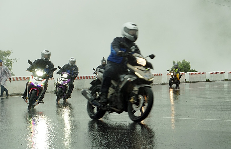 “3000km Đông Nam Á cùng Exciter” - Hành trình kết nối đam mê - 8
24 biker chứng tỏ bản lĩnh vượt qua nhiều khó khăn về điều kiện thời tiết, địa hình để hoàn tất hành trình thành công và bình an trở về với rất nhiều kỷ niệm và ấn tượng tốt.