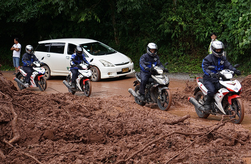 “3000km Đông Nam Á cùng Exciter” - Hành trình kết nối đam mê - 7 Exciter 150 được sử dụng xuyên suốt hành trình hơn 3000km chứng tỏ sức mạnh và sự bền bỉ khi đi qua nhiều loại địa hình: đường đèo, đồng bằng, cao tốc, những chặng đường có đất lở (bảo dưỡng trên mỗi cung đường)