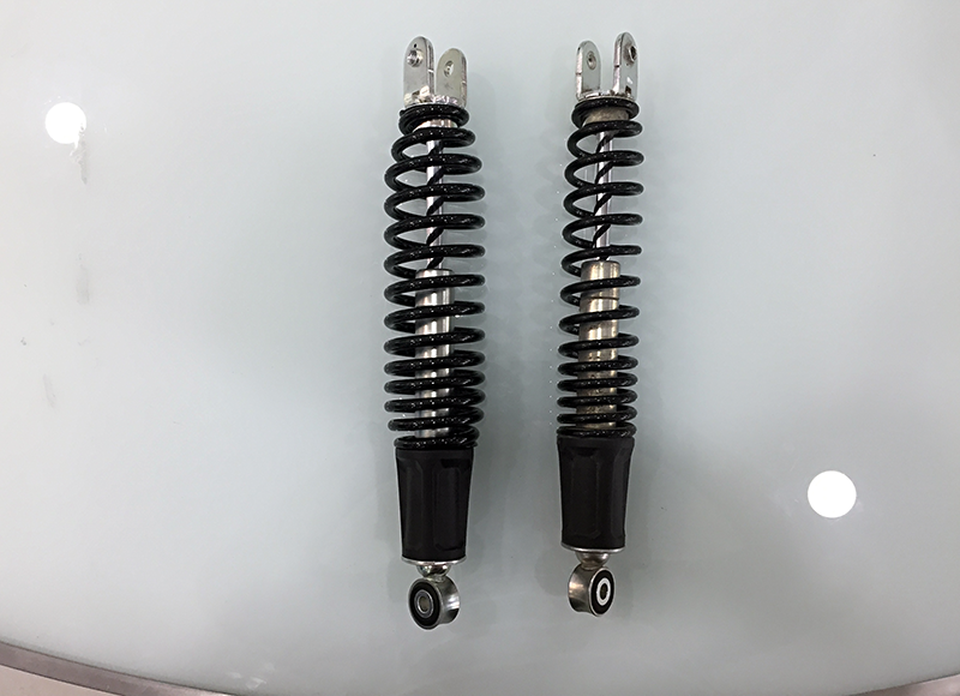 Thay giảm xóc sau, Yamaha hoàn thiện NVX - 8
Giảm xóc mới (bên trái) được Yamaha trang bị cho mẫu xe ga NVX